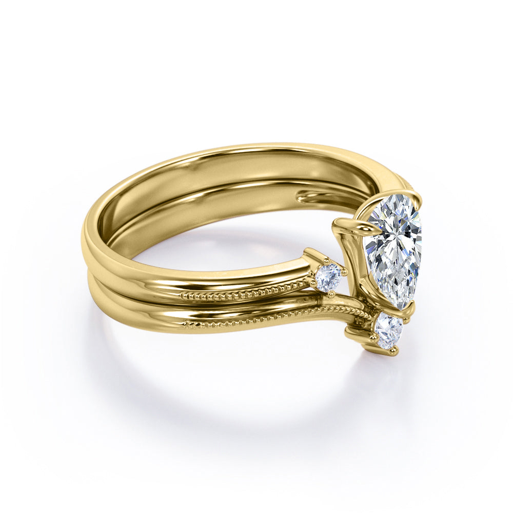 1/8 CT. T.W. Diamond Border Chain Link Ring in 10K Gold | Banter
